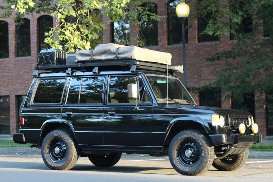 1990 Mitsubishi Pajero & Montero sold for $7,700