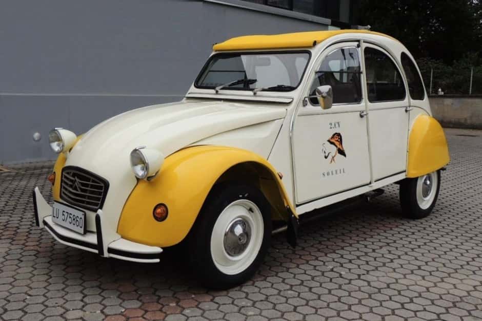 1986 Citroen 2CV sold for €6,000