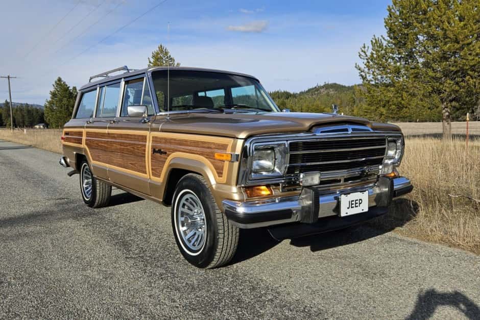1989 Jeep SJ Grand Wagoneer sold for $40,004