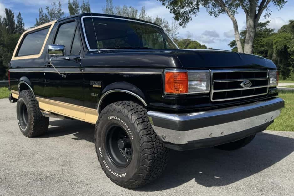 1989 Ford Bronco 4th-5th Generations 1987-1996 sold for $12,500