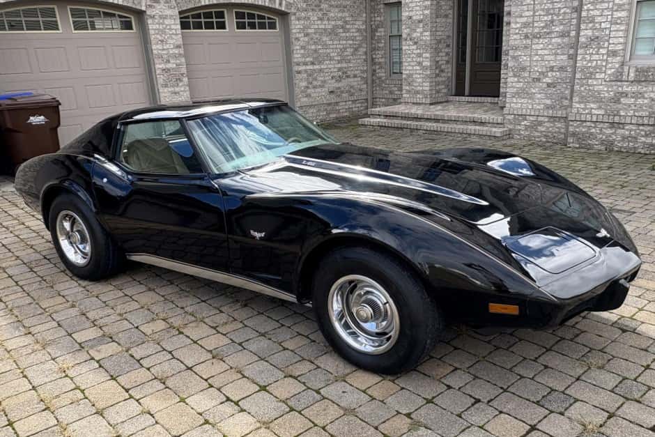 1977 Chevrolet Corvette C3 sold for $18,327