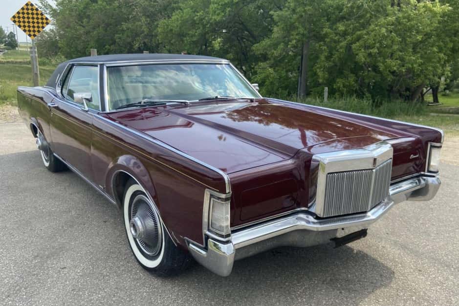 1969 Lincoln Continental Mark III (1969-1971) sold for $7,700