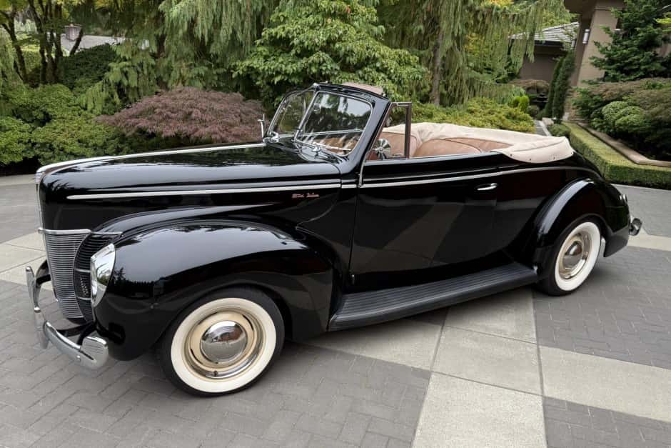 1940 Ford Standard, Deluxe, & Super Deluxe sold for $35,000