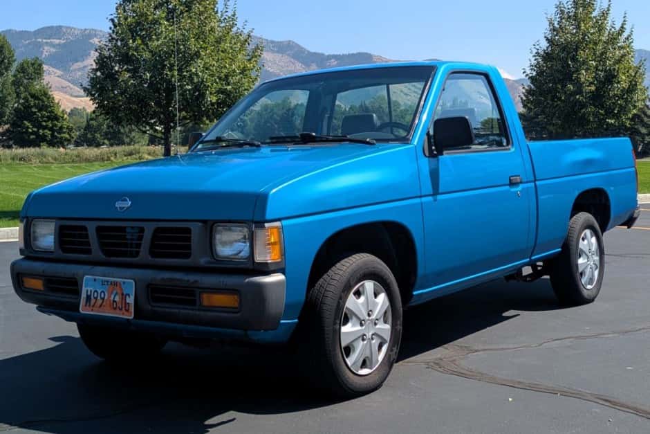 1995 Nissan Pickup sold for $4,544