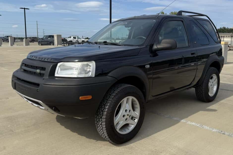 2003 Land Rover  sold for $4,405