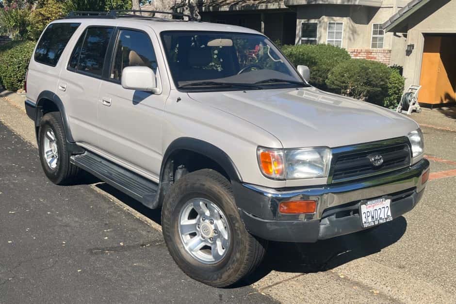 1996 Toyota 4Runner (N180) sold for $9,300