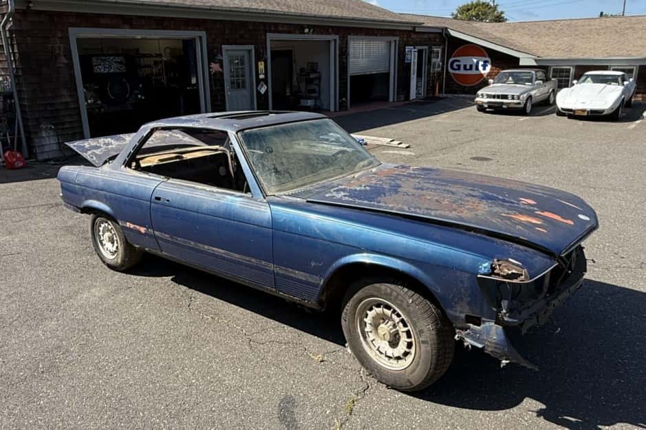 1979 Mercedes-Benz C107 SLC sold for $500