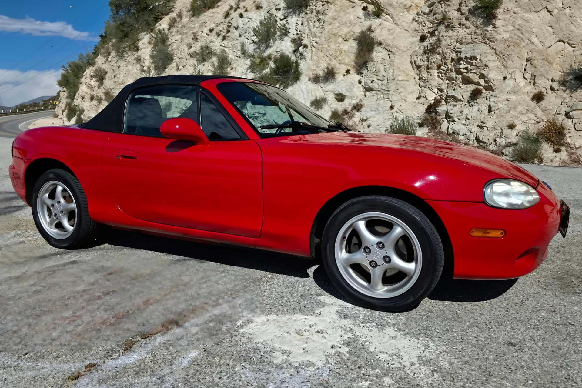 2001 Mazda NB Miata sold for $7,909