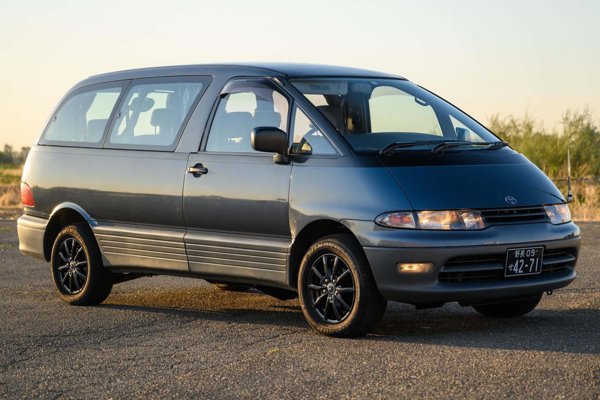 1993 Toyota Estima sold for $6,200