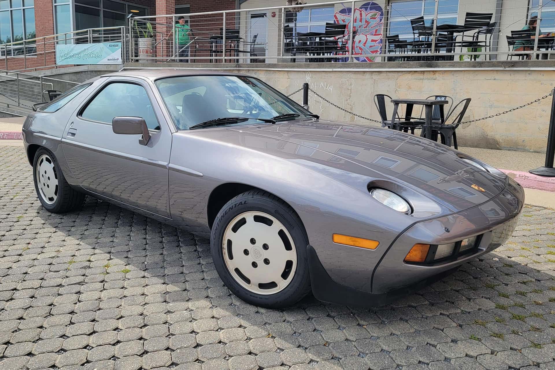 1986 Porsche 928 sold for $11,200