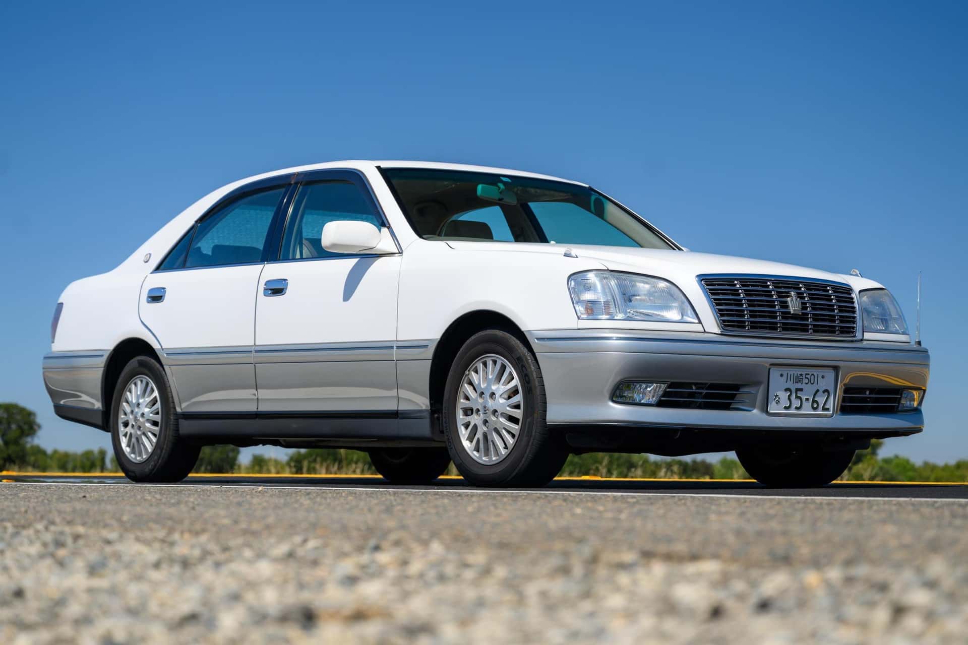 2000 Toyota Crown sold for $9,300