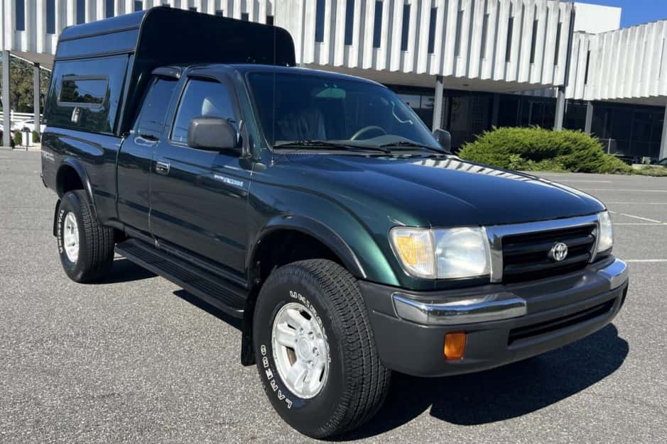 2000 Toyota Tacoma (N1X0 1995-2005) sold for $11,500