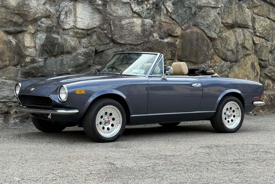 1980 Fiat 124 Spider (1966-1985) sold for $14,500