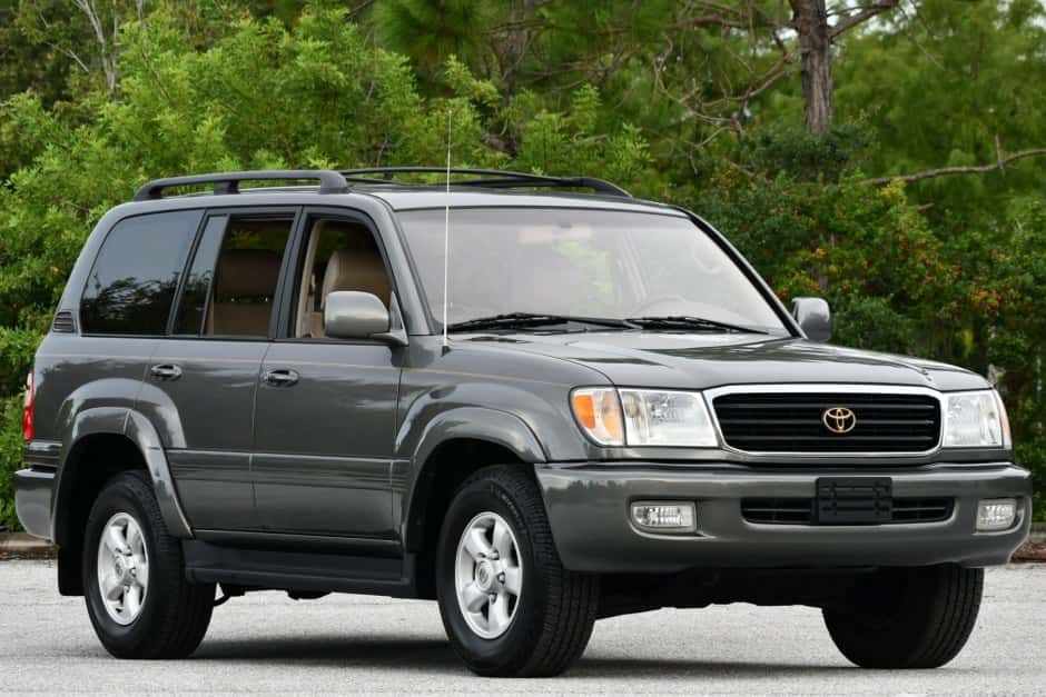 1999 Toyota Land Cruiser 100-Series sold for $12,250