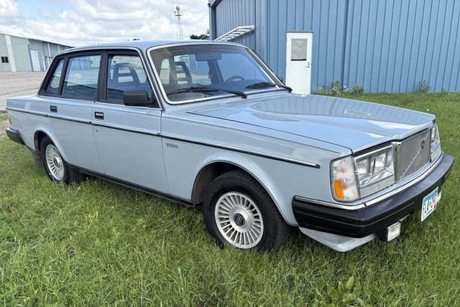 1985 Volvo 240 sold for $6,600