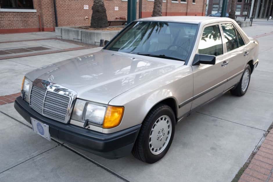 1987 Mercedes-Benz W124 E-Class sold for $10,250
