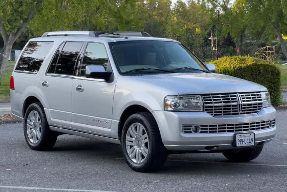 2013 Lincoln Navigator sold for $17,000