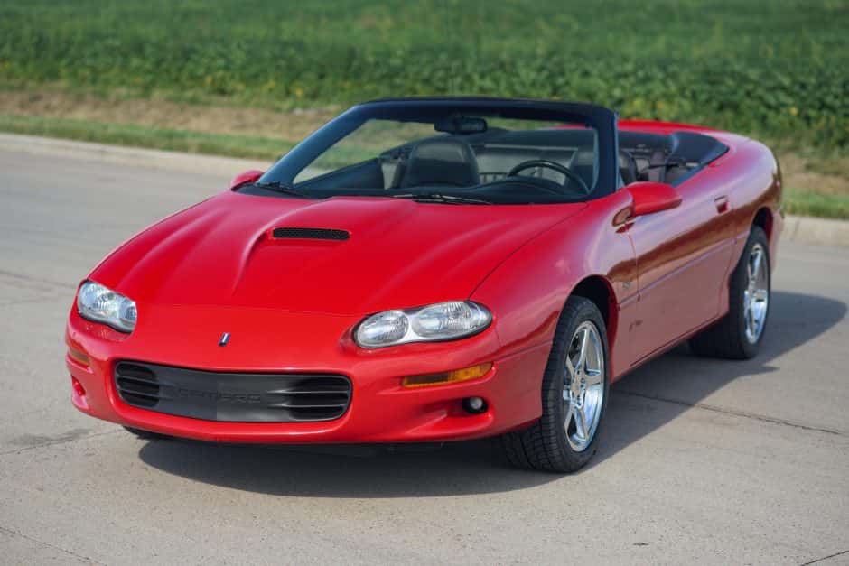 2000 Chevrolet Camaro 4th Generation 1993-2002 sold for $11,000