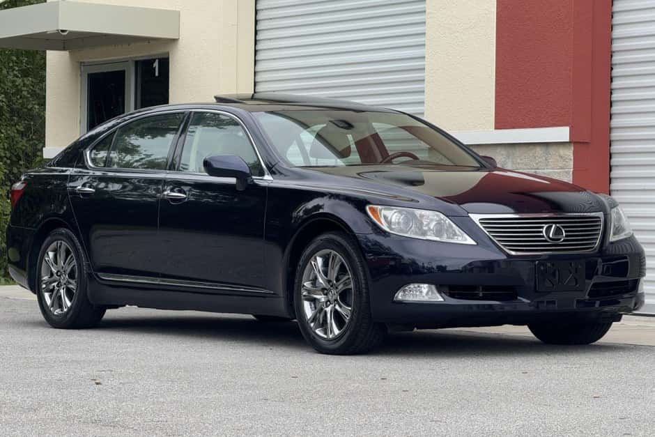 2009 Lexus LS Sedan sold for $19,250