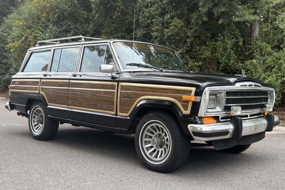 1988 Jeep SJ Grand Wagoneer sold for $13,750