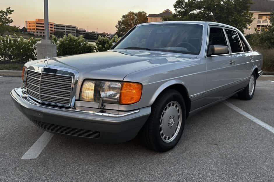 1988 Mercedes-Benz W126 S-Class sold for $6,500