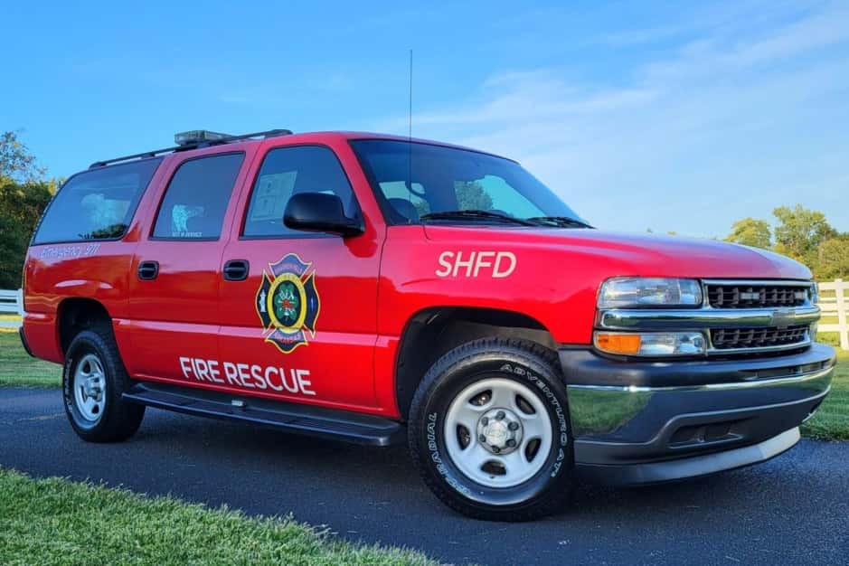 2006 Chevrolet Suburban (GMT800 2000-2006) sold for $7,900