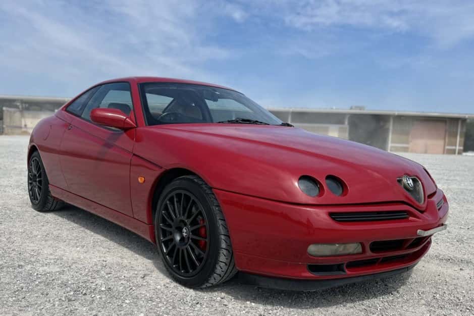 1998 Alfa Romeo GTV & Spider (Type 916) sold for $7,900