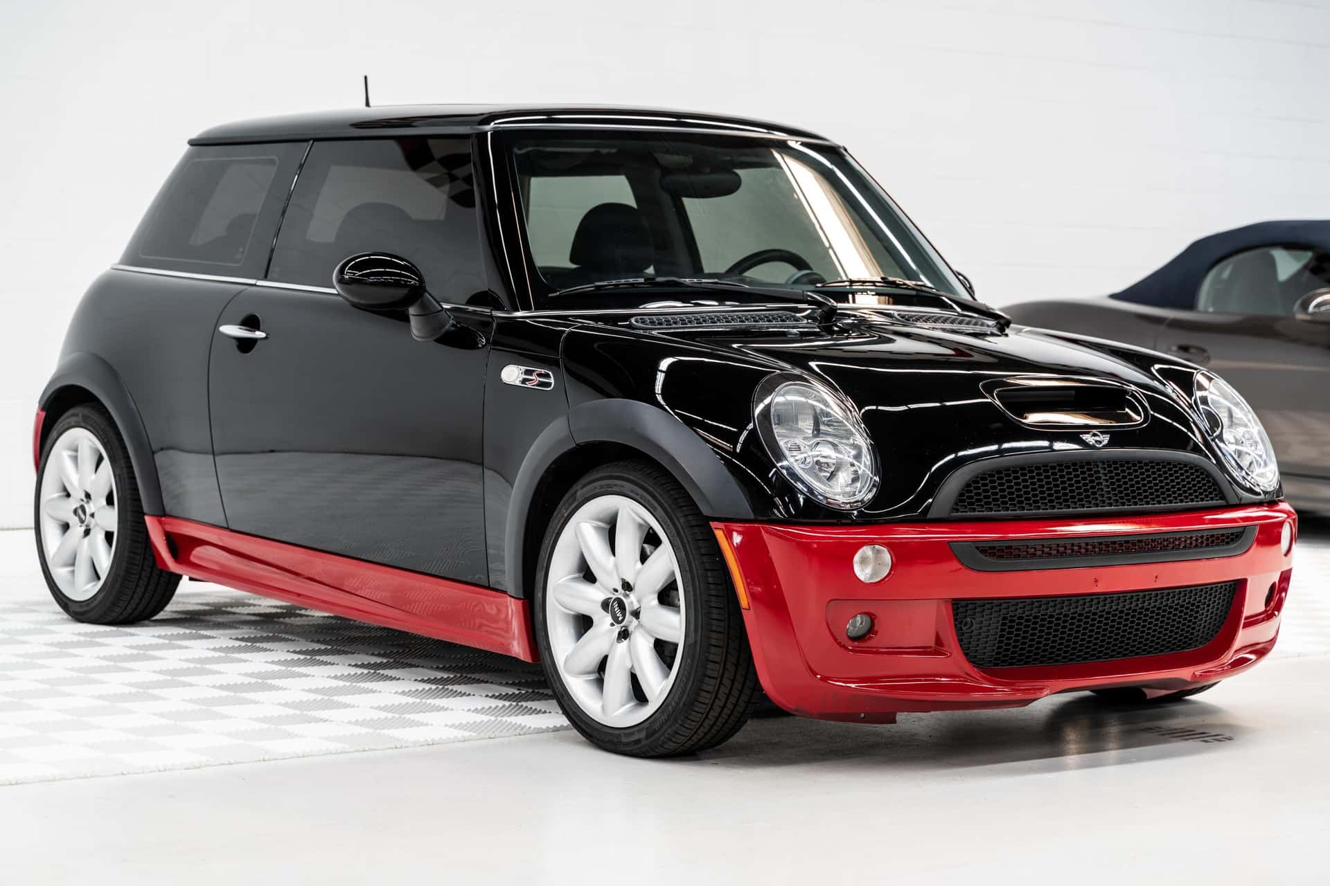 2003 MINI Cooper sold for $6,100