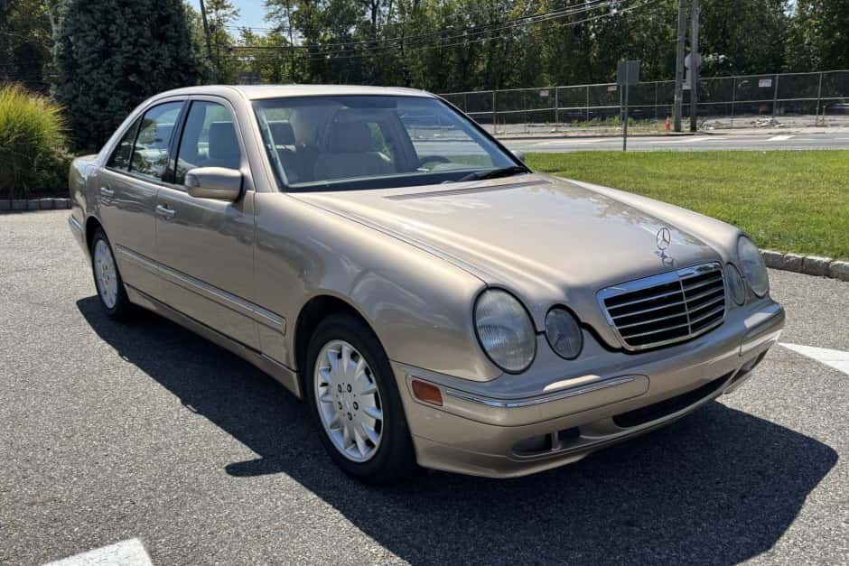 2001 Mercedes-Benz W210 E-Class sold for $3,200