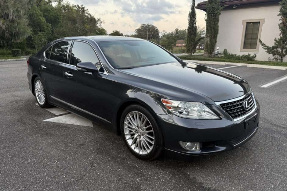 2010 Lexus LS Sedan sold for $13,049
