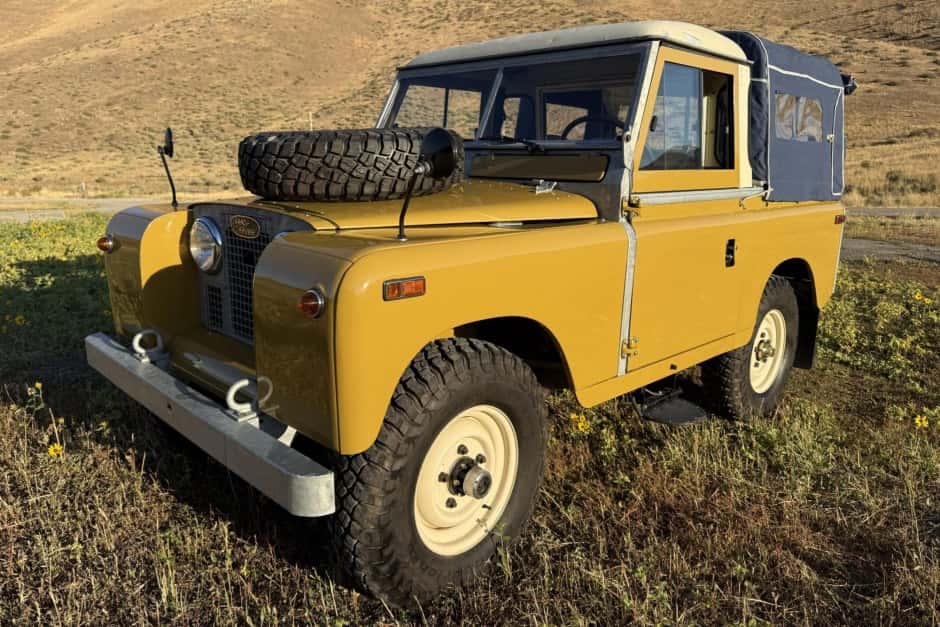 1971 Land Rover Series 88 sold for $28,333