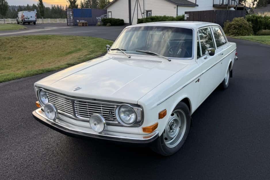 1970 Volvo 140 sold for $29,150