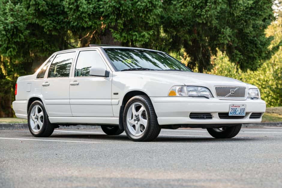 1998 Volvo  sold for $12,750