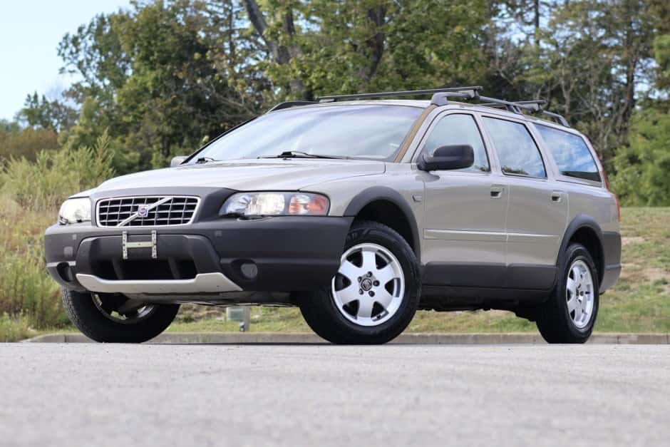 2001 Volvo V70 sold for $8,455