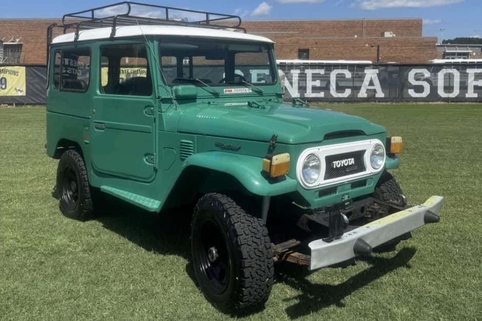 1976 Toyota Land Cruiser FJ40 sold for $9,700