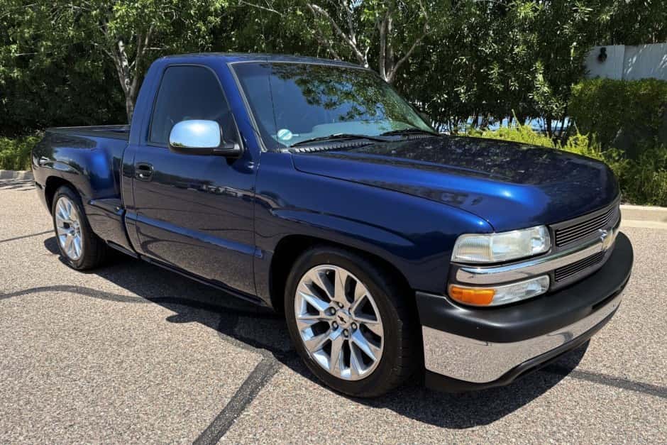 2002 Chevrolet Silverado GMT800 (1999-2007) sold for $25,250