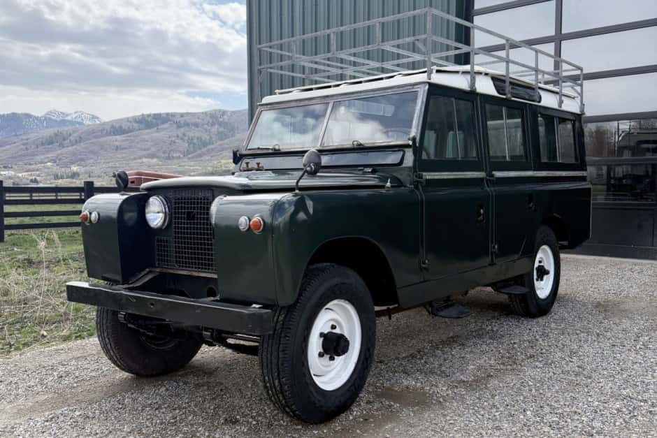 1964 Land Rover Series 109 sold for $8,900