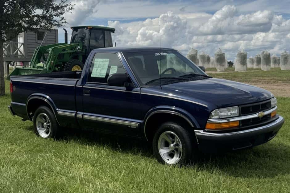 2002 Chevrolet S-10 (1994-2004) sold for $19,500