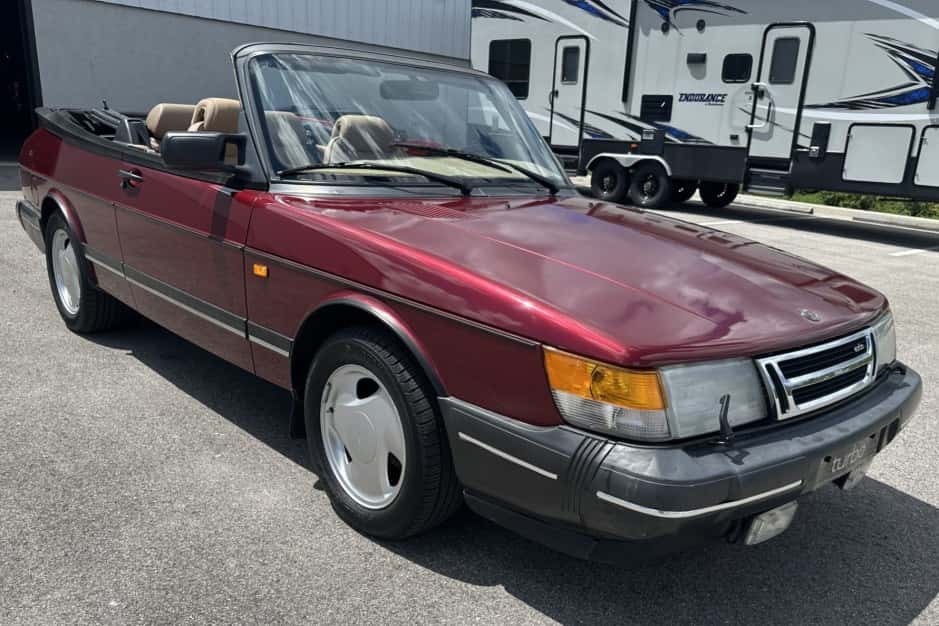 1993 Saab 900 sold for $6,500