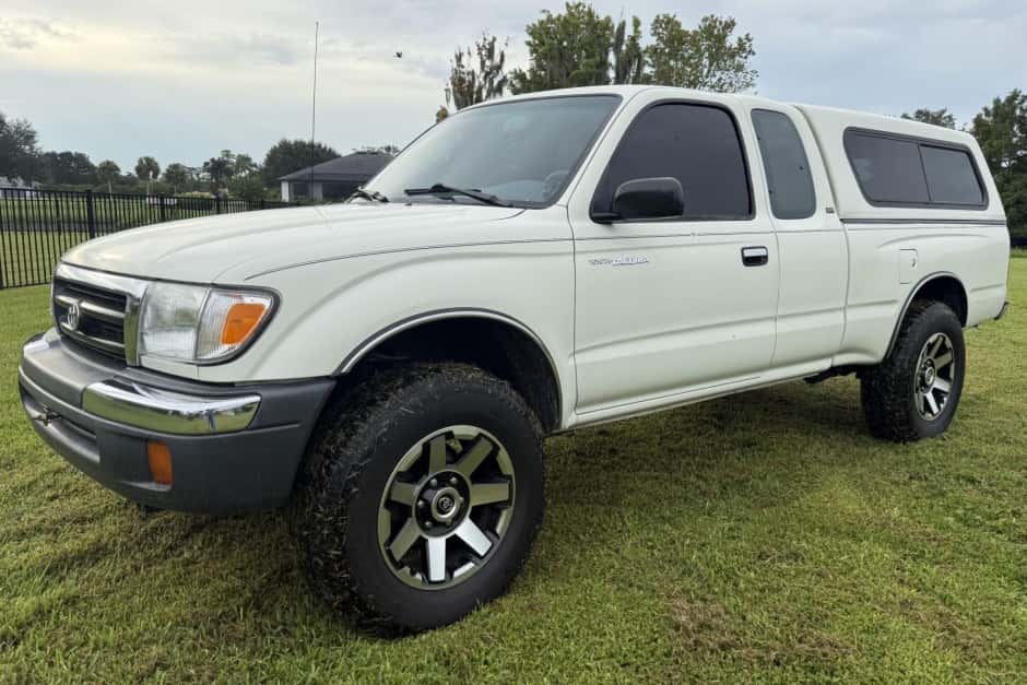 1998 Toyota Tacoma (N1X0 1995-2005) sold for $12,000