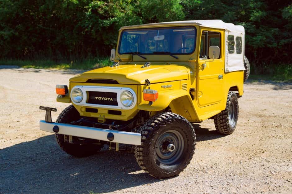 1976 Toyota Land Cruiser FJ40 sold for $17,100