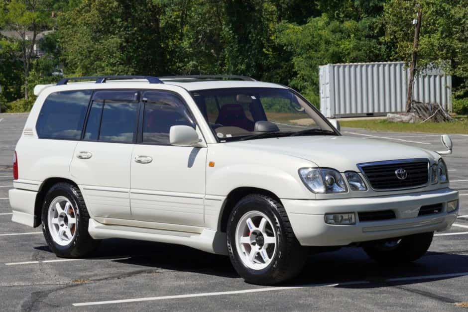 2000 Toyota Land Cruiser 100-Series sold for $13,000