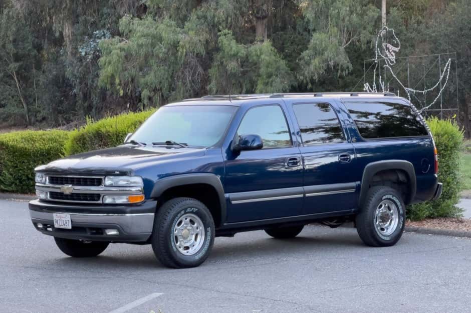 2002 Chevrolet Suburban (GMT800 2000-2006) sold for $26,250