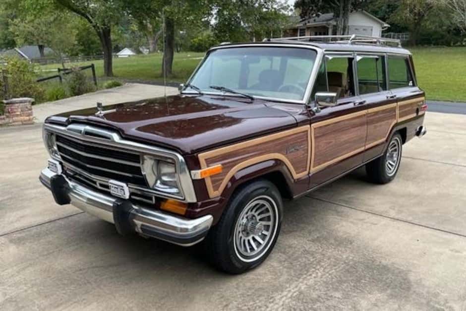 1988 Jeep SJ Grand Wagoneer sold for $20,999