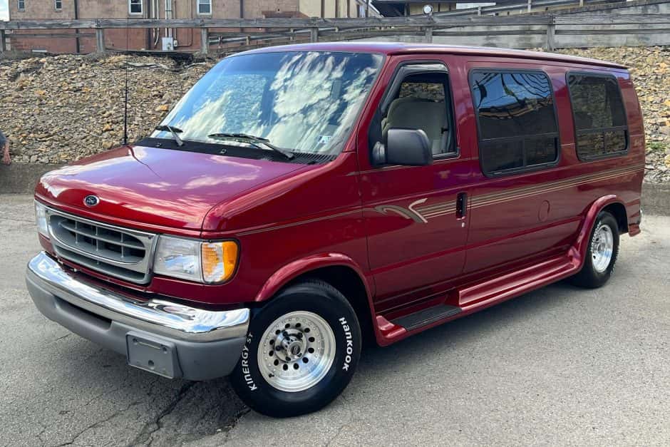 2000 Ford Econoline Van sold for $7,700