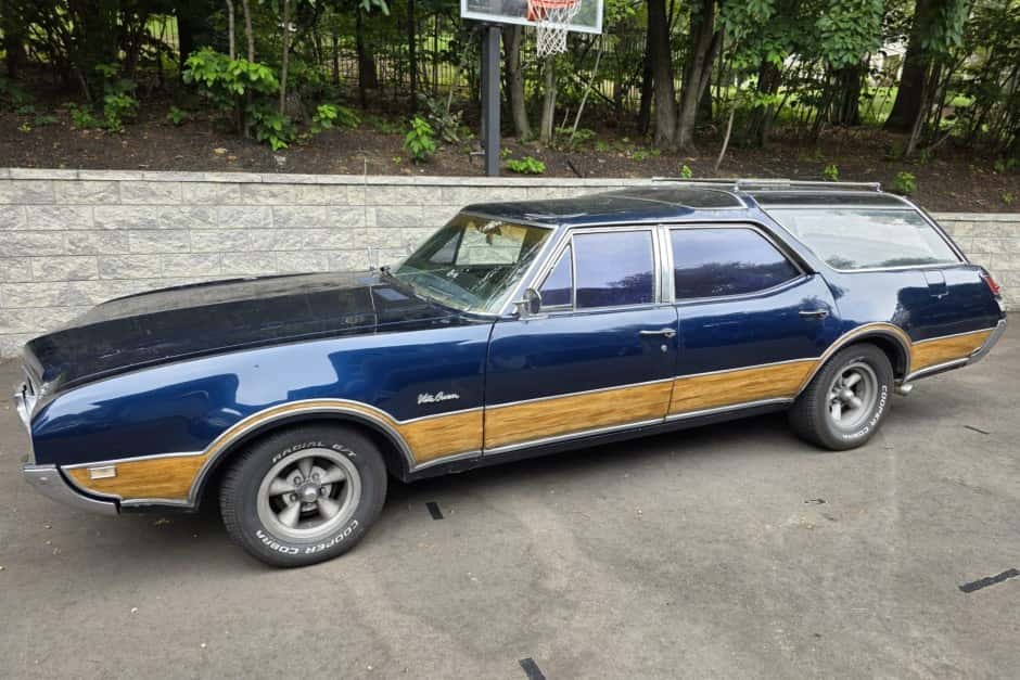 1969 Oldsmobile Vista Cruiser sold for $6,650