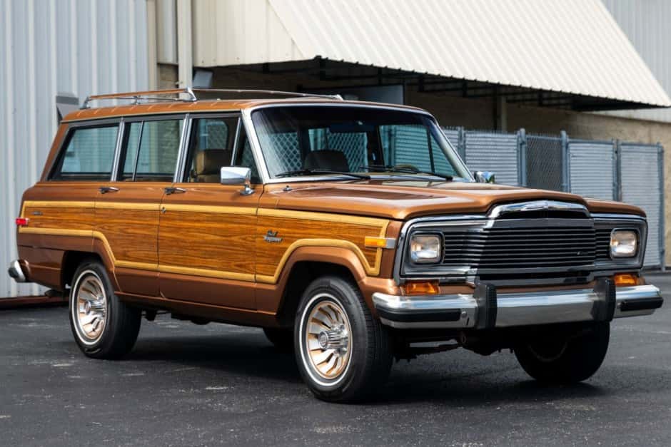1985 Jeep SJ Grand Wagoneer sold for $35,250