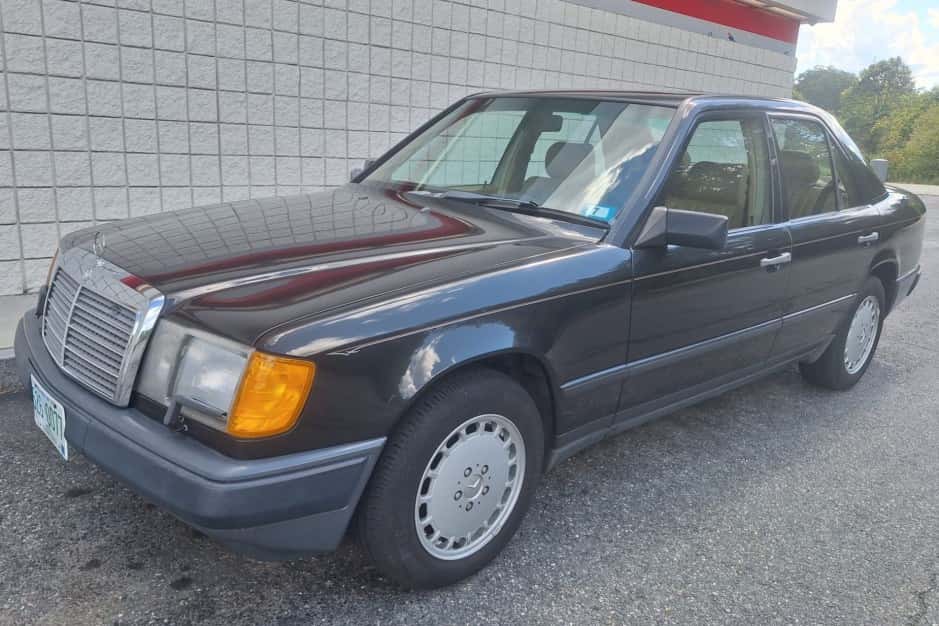 1987 Mercedes-Benz W124 E-Class sold for $5,400