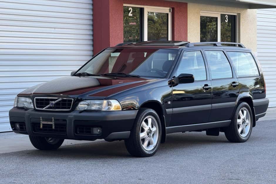 2000 Volvo V70 sold for $12,750
