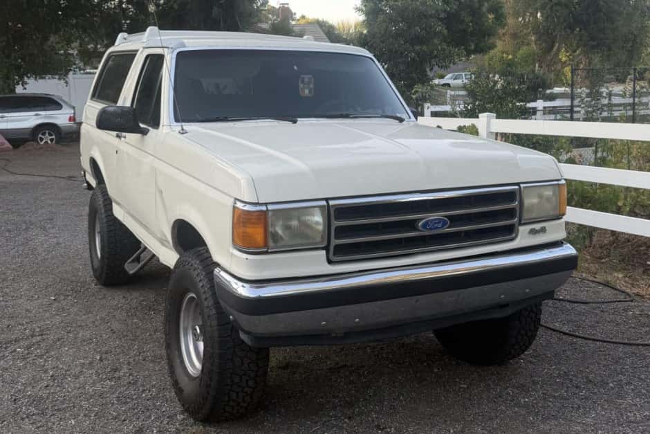 1989 Ford Bronco 4th-5th Generations 1987-1996 sold for $4,500